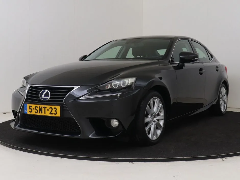 Lexus IS (2014) — foto 1