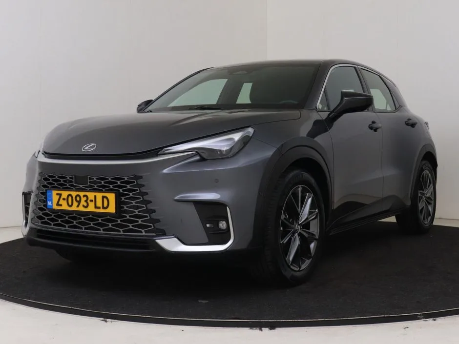 Lexus LBX (2024) — foto 1