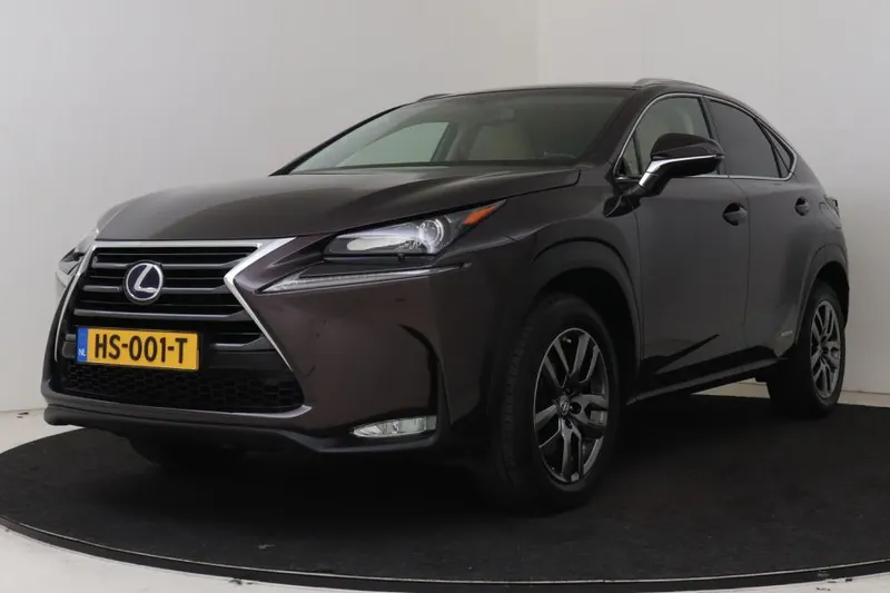 Lexus NX (2016)