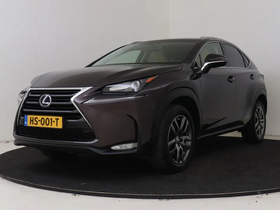 Lexus NX (2016) — foto 1