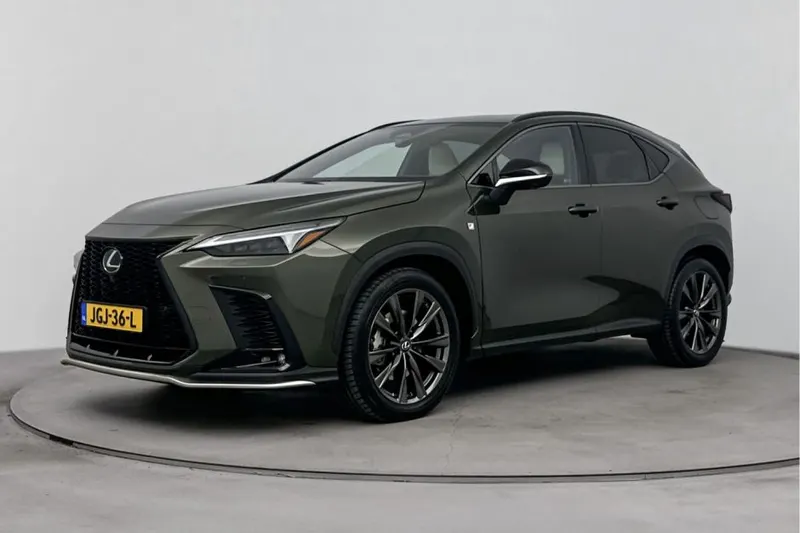 Lexus NX (2024)
