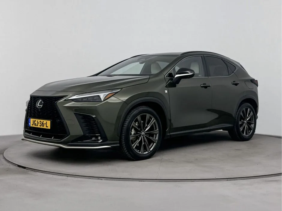Lexus NX (2024) — foto 1