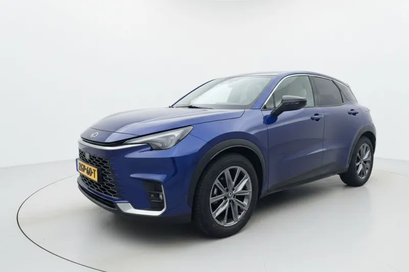 Lexus LBX (2025)