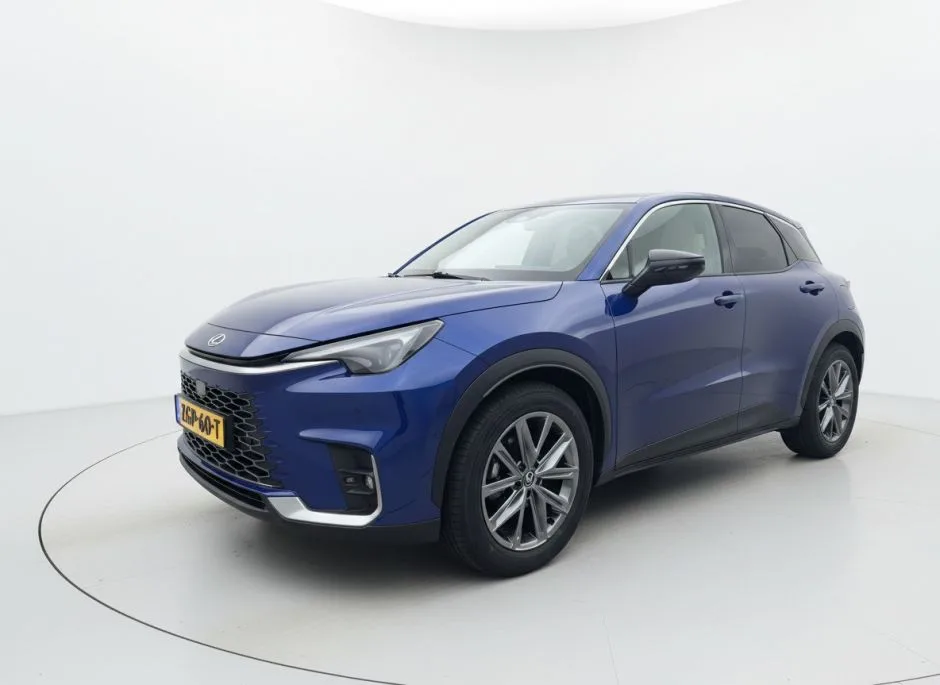 Lexus LBX (2025) — foto 1