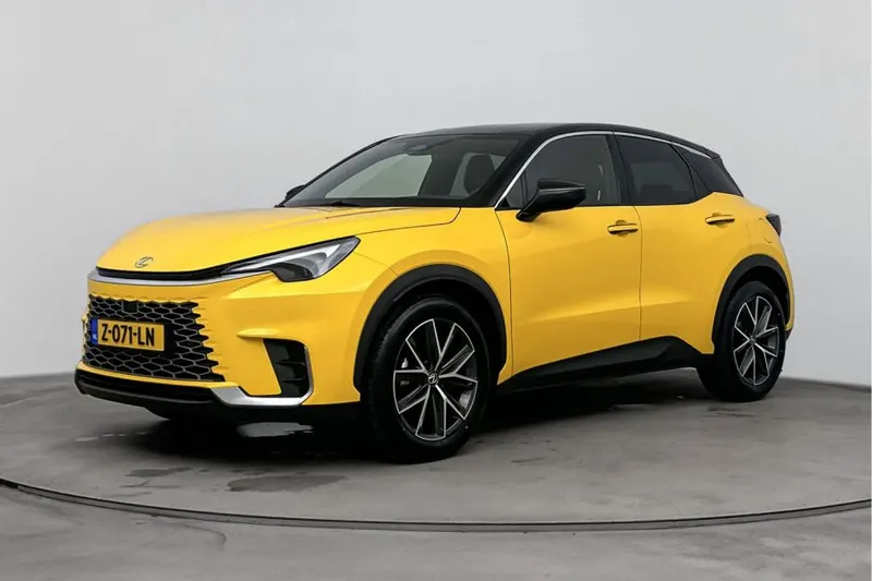 Lexus LBX (2024)