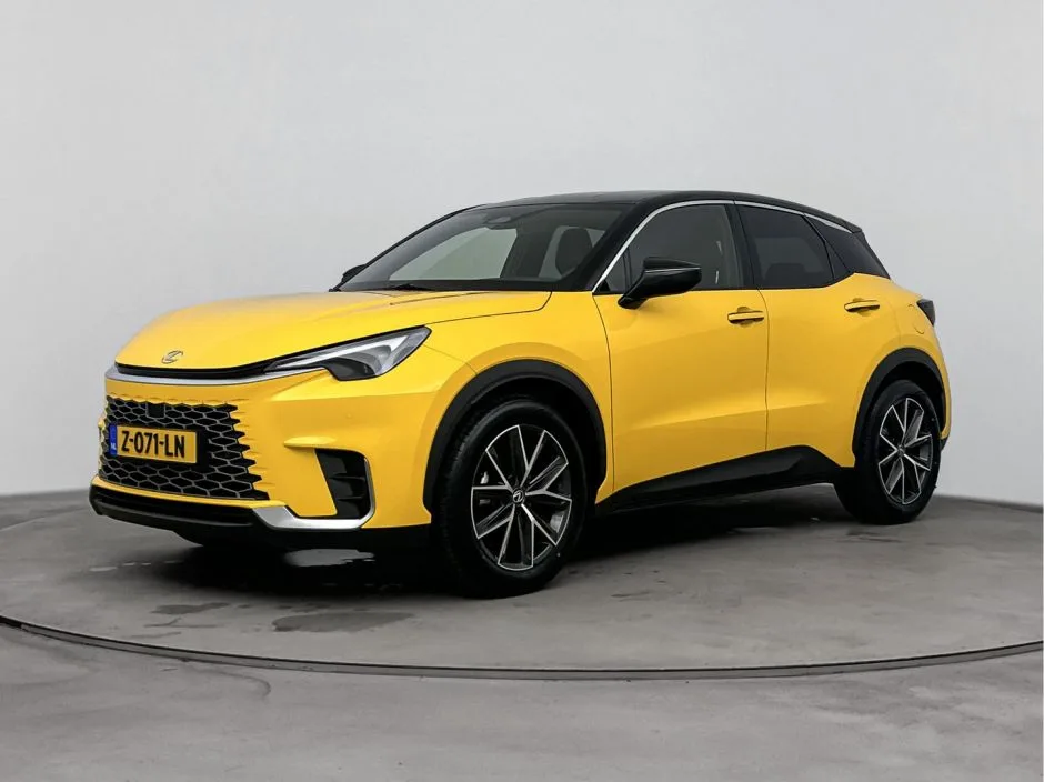 Lexus LBX (2024) — foto 1