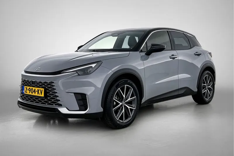 Lexus LBX (2024)