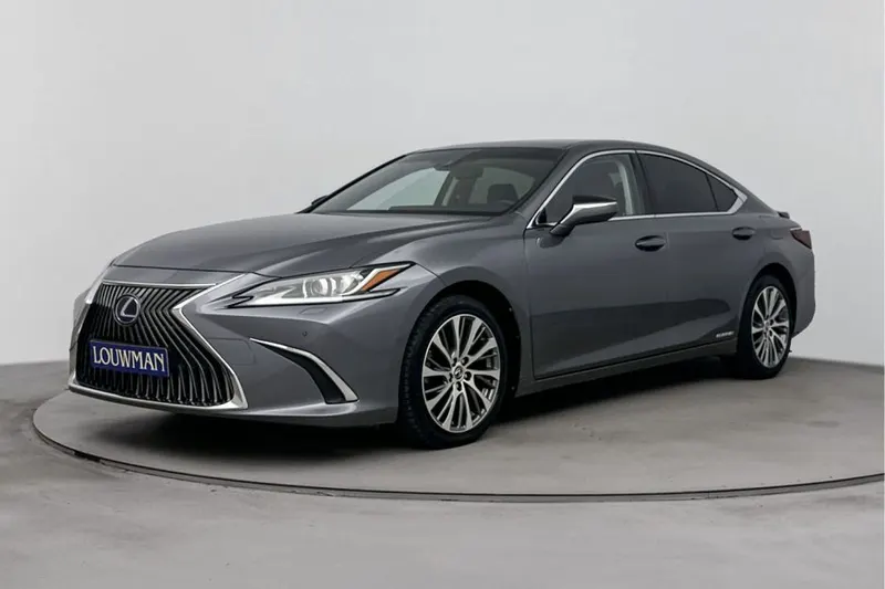 Lexus ES (2021)