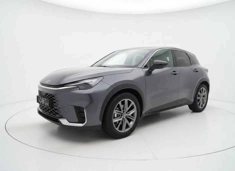 Lexus LBX (2024) — foto 1