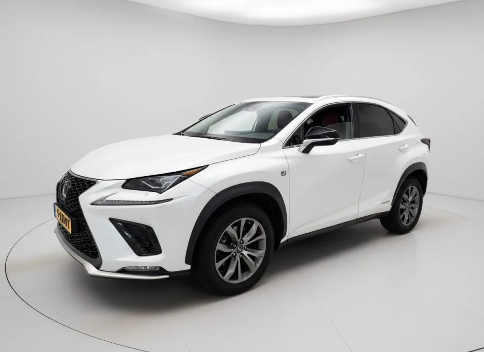 Lexus NX (2020) — foto 1