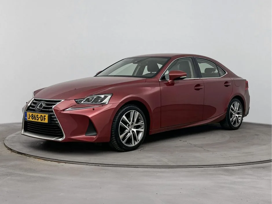 Lexus IS (2020) — foto 1
