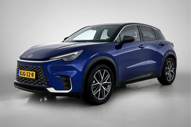 Lexus LBX (2024)