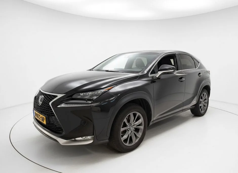 Lexus NX (2017) — foto 1
