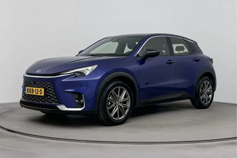 Lexus LBX (2024)
