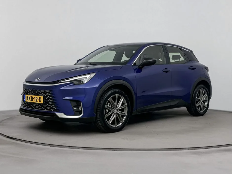 Lexus LBX (2024) — foto 1
