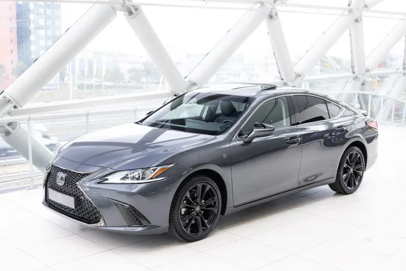 Lexus ES (2023)