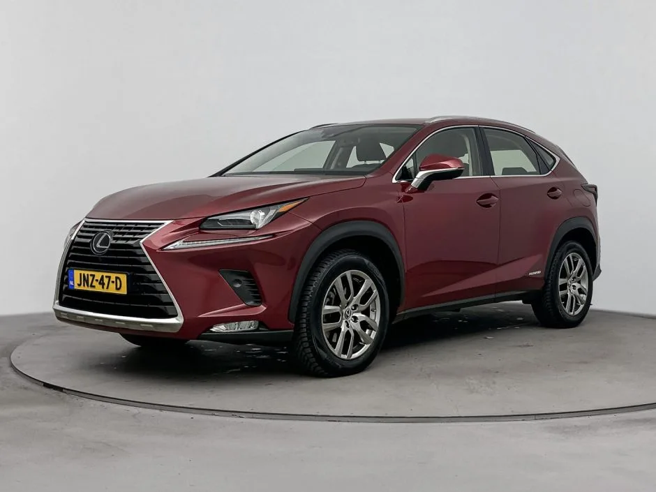Lexus NX (2020) — foto 1