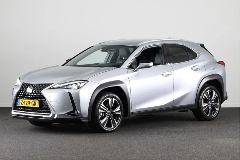 Lexus UX (2024)