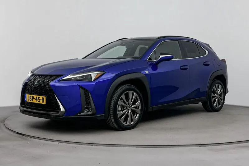 Lexus UX (2023)