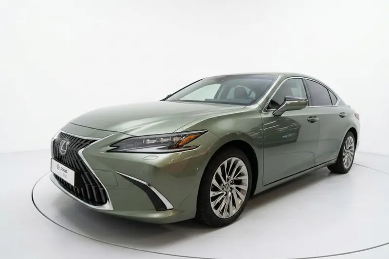Lexus ES (2024)