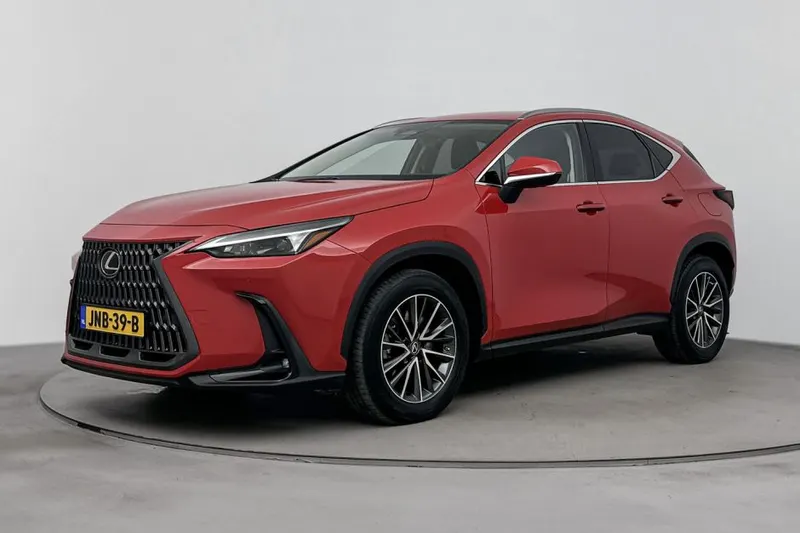 Lexus NX (2023)