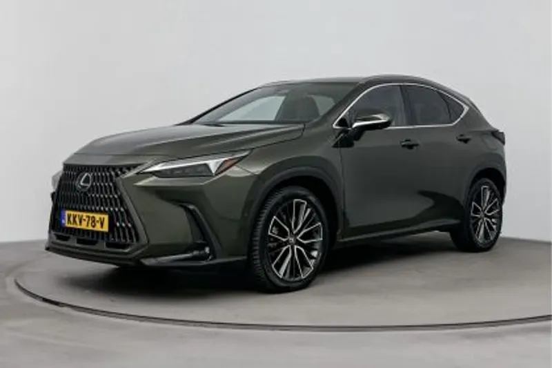 Lexus NX (2023)