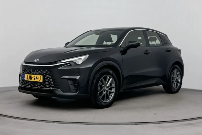 Lexus LBX (2024)