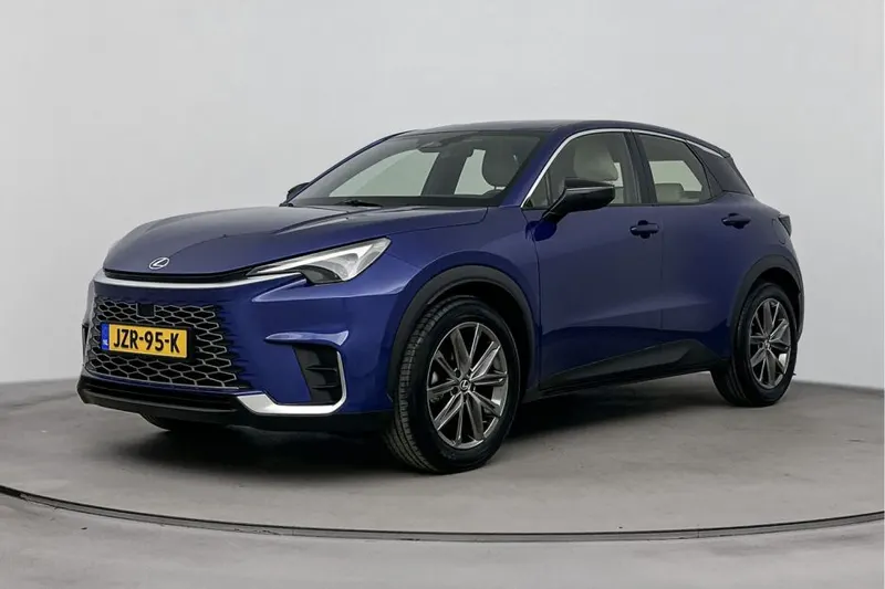 Lexus LBX (2024)