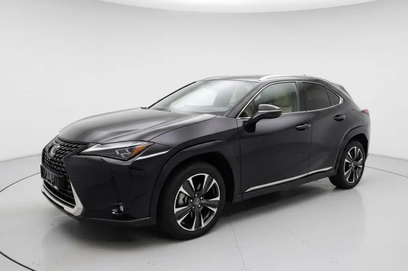 Lexus UX (2023)