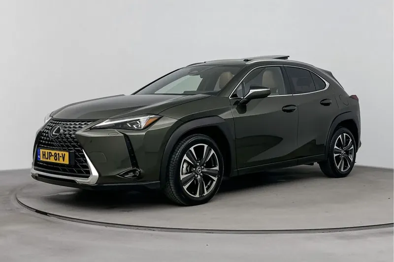 Lexus UX (2025)