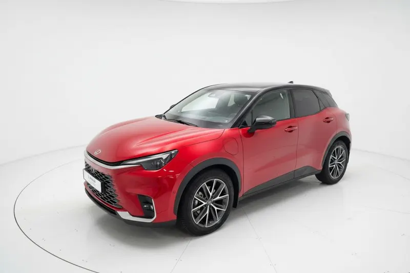 Lexus LBX (2024)