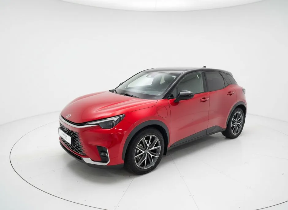 Lexus LBX (2024) — foto 1