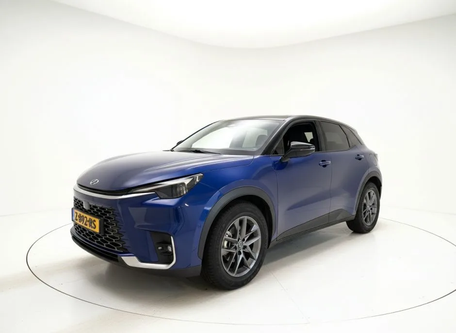 Lexus LBX (2024) — foto 1