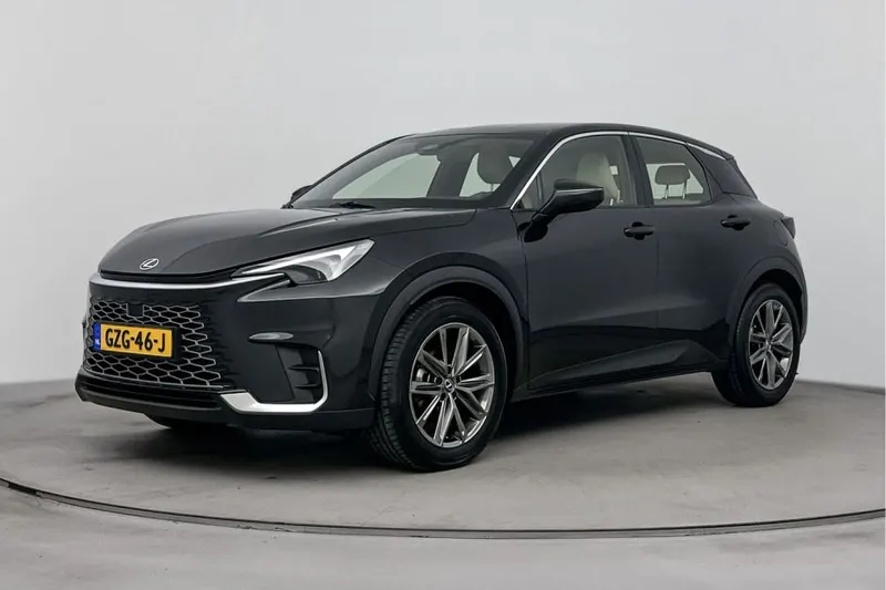 Lexus LBX (2024)