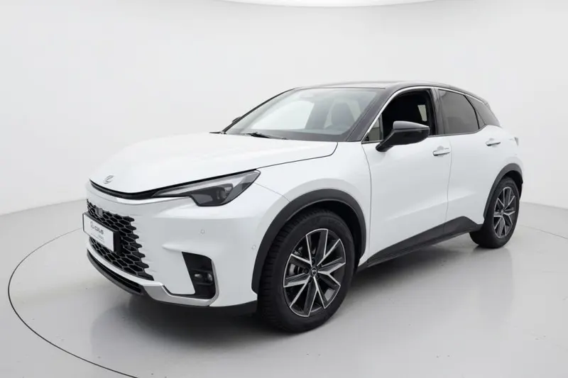 Lexus LBX (2024)