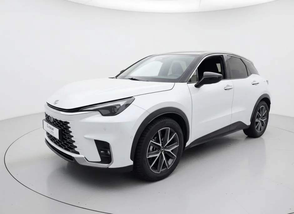 Lexus LBX (2024) — foto 1