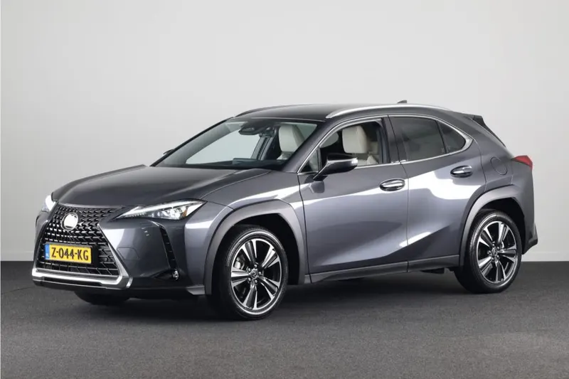 Lexus UX (2024)