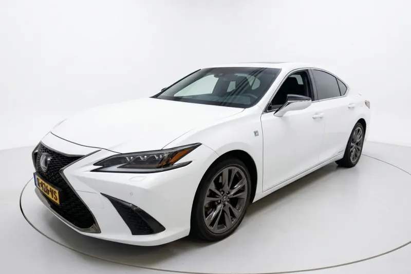 Lexus ES (2021)