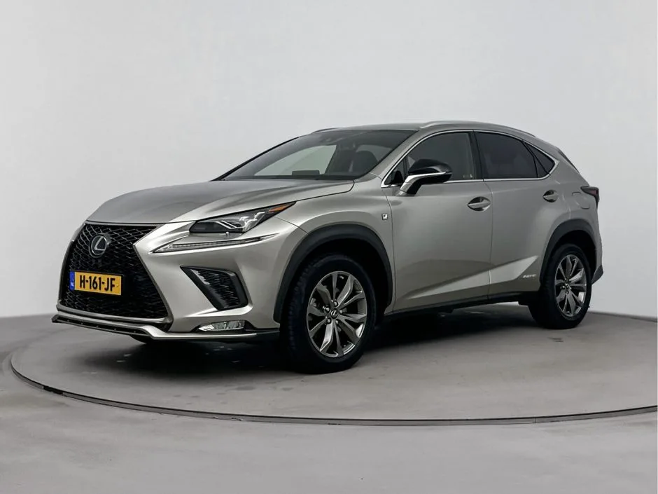 Lexus NX (2020) — foto 1