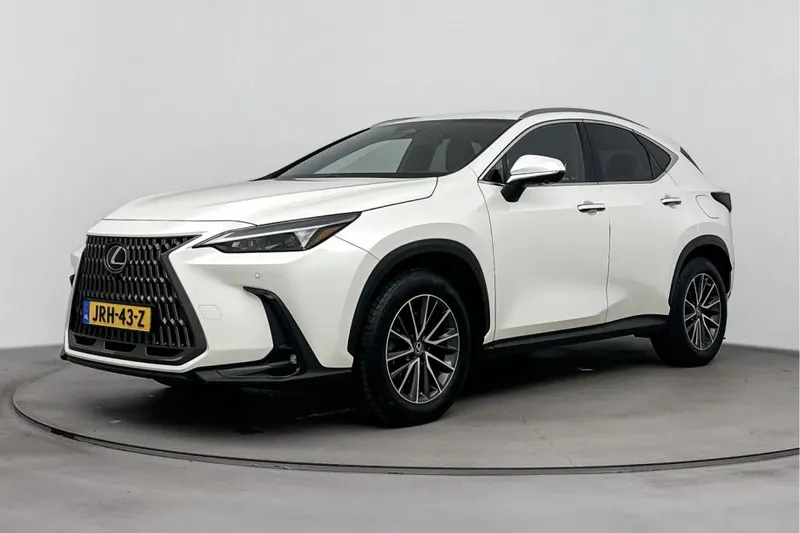 Lexus NX (2022)