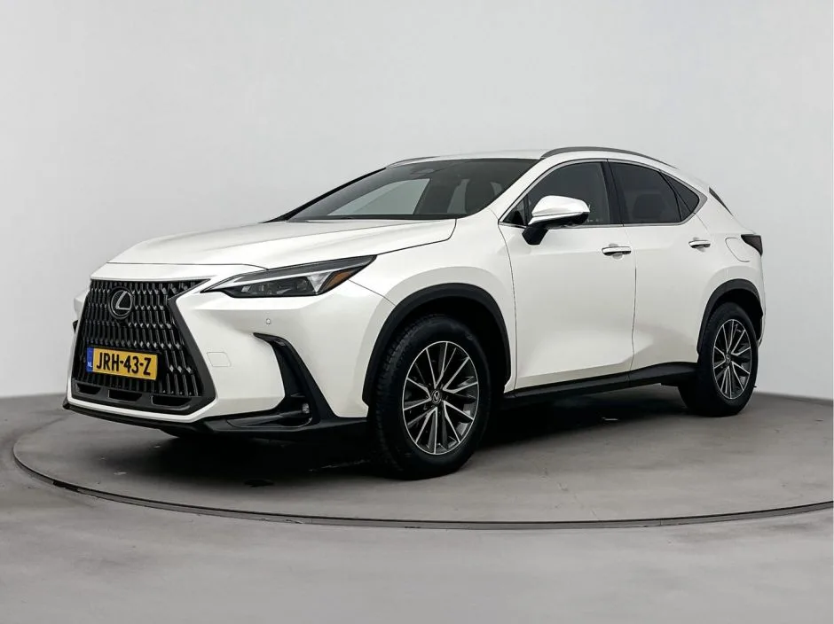 Lexus NX (2022) — foto 1