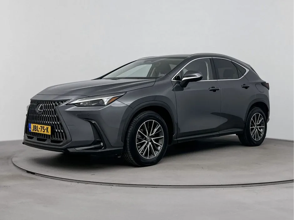 Lexus NX (2022) — foto 1