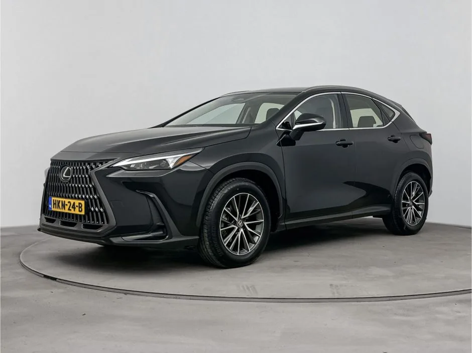 Lexus NX (2023) — foto 1