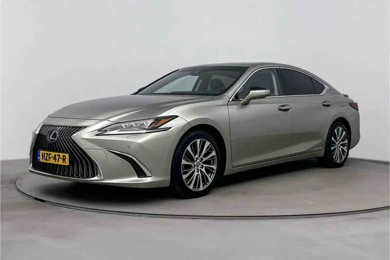 Lexus ES (2021)