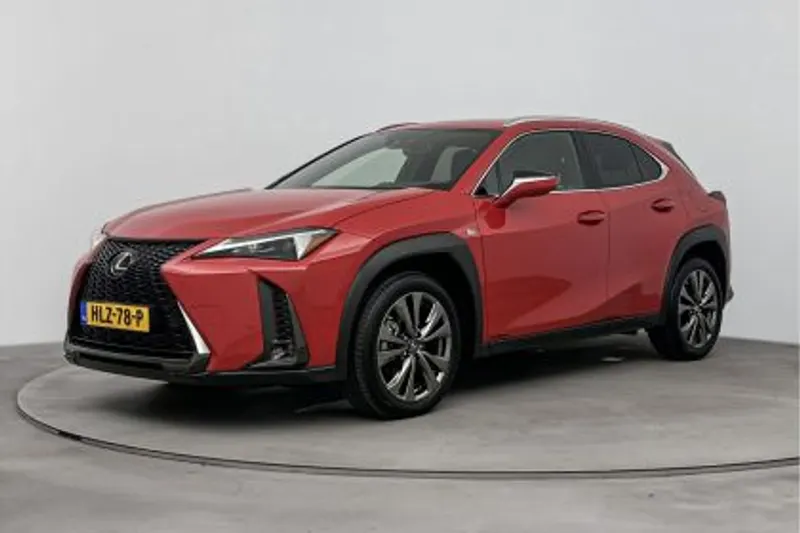 Lexus UX (2024)