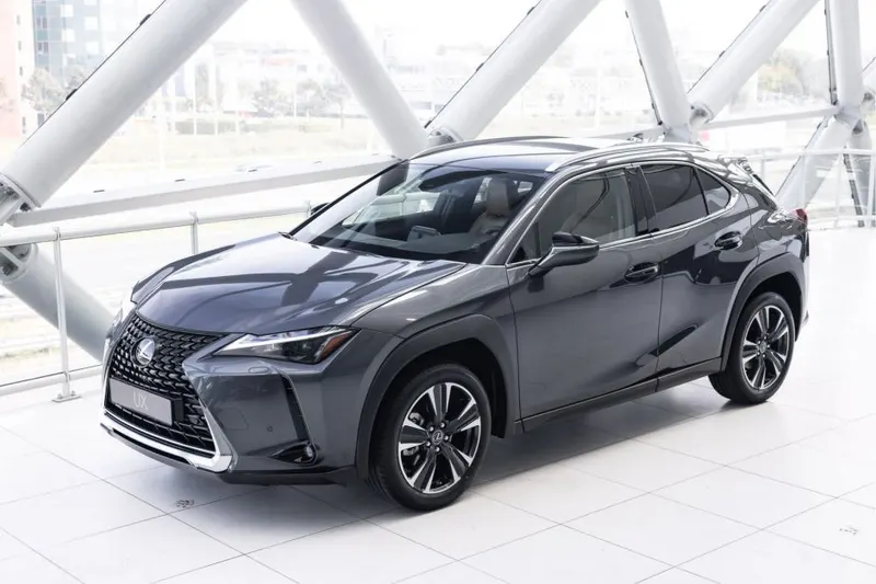 Lexus UX (2024)