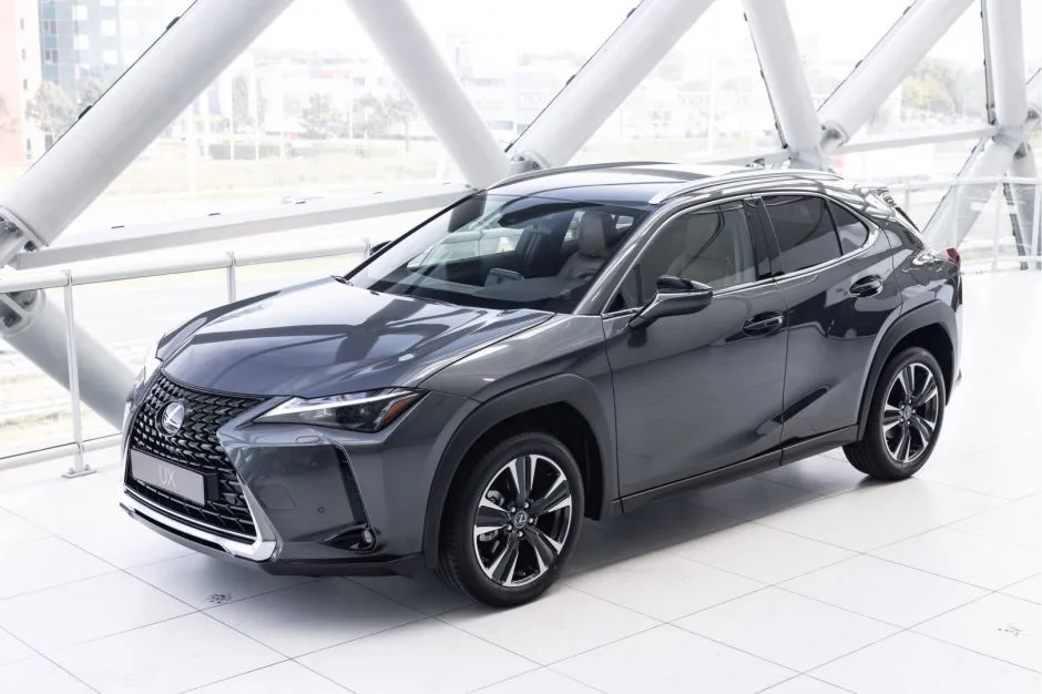 Lexus UX (2024) — foto 1