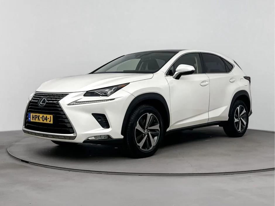 Lexus NX (2020) — foto 1