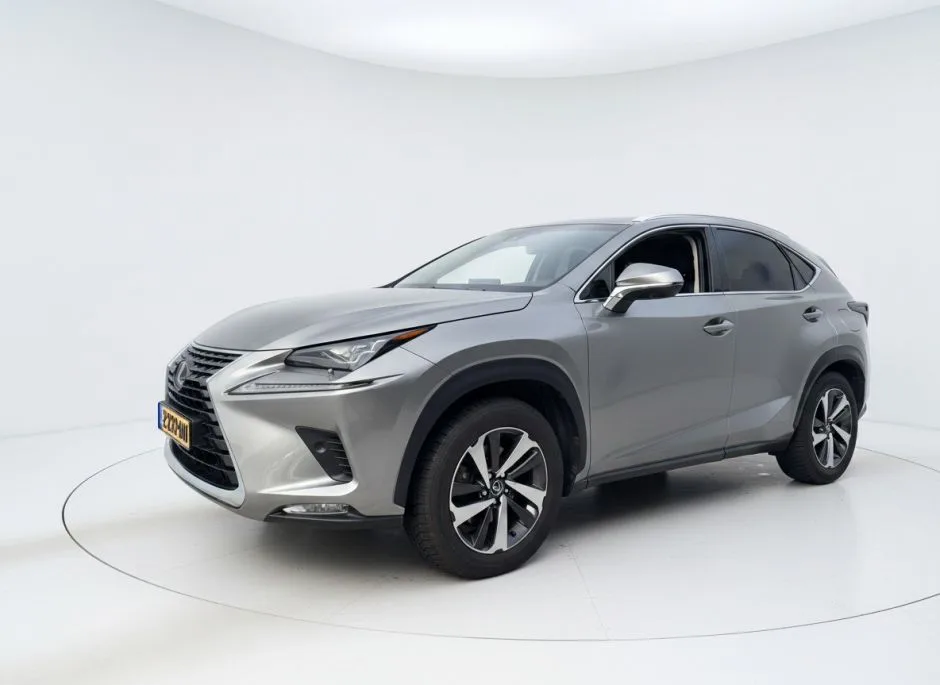 Lexus NX (2018) — foto 1