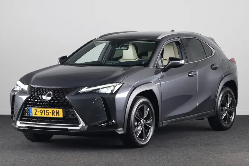 Lexus UX (2024)